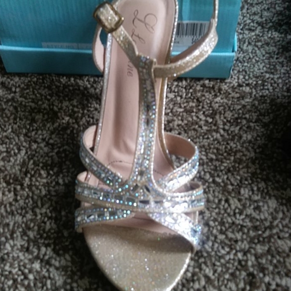 Beautiful HIGH HEELS - Picture 4 of 4